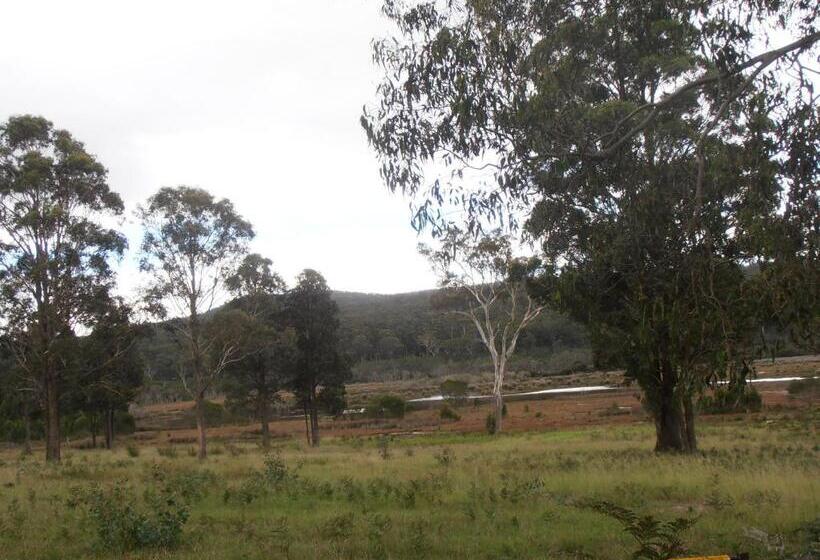 דירת שלושה חדרים, Top Of The Lake Holiday Units