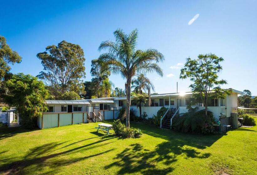 דירת שלושה חדרים, Top Of The Lake Holiday Units