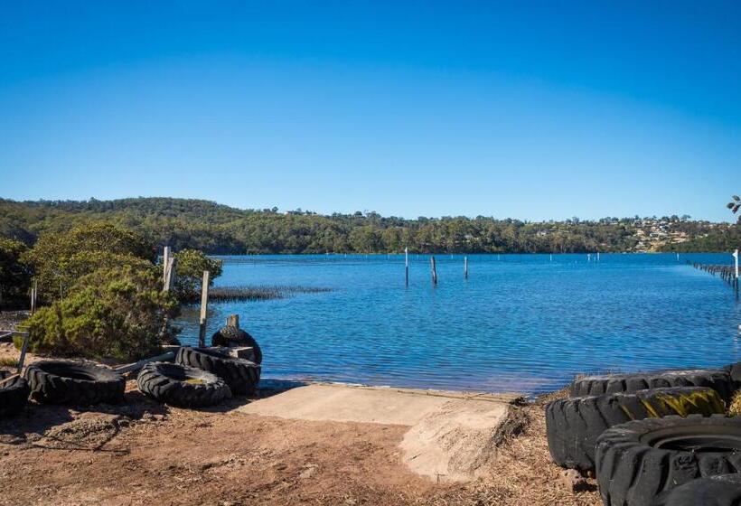 דירת שלושה חדרים, Top Of The Lake Holiday Units