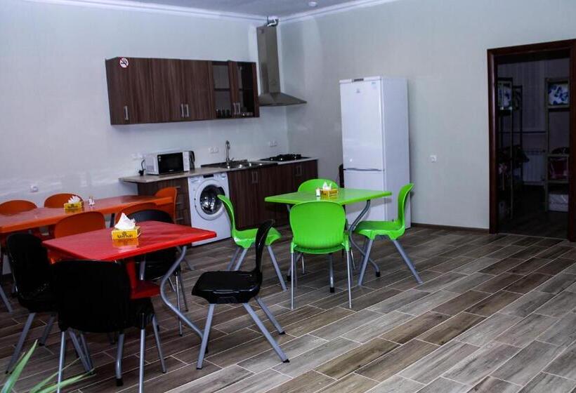 공동 객실, Bee Lucky Hostel And Tours