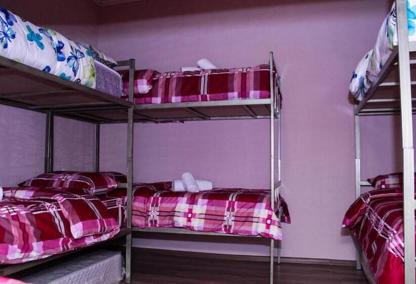 공동 객실, Bee Lucky Hostel And Tours