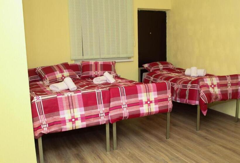 스위트, Bee Lucky Hostel And Tours