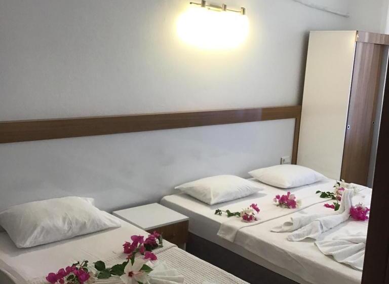 חדר סטנדרט לשלושה, Altunakar 1