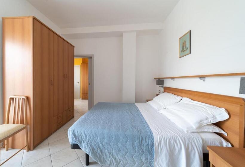 Номер Стандарт Трехместный, Casadei