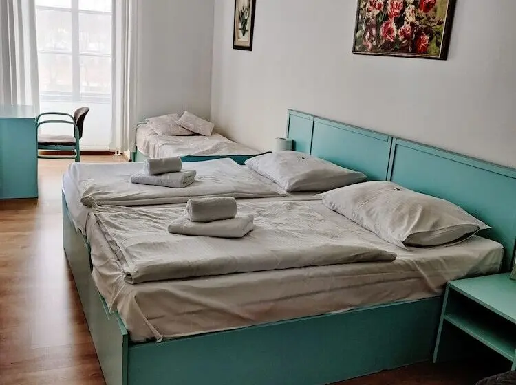 Chambre Triple Standard, Celerin
