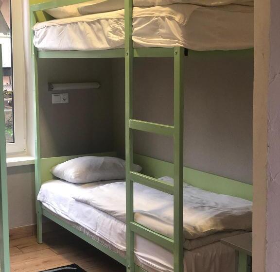 غرفة قياسية رباعية, Gala