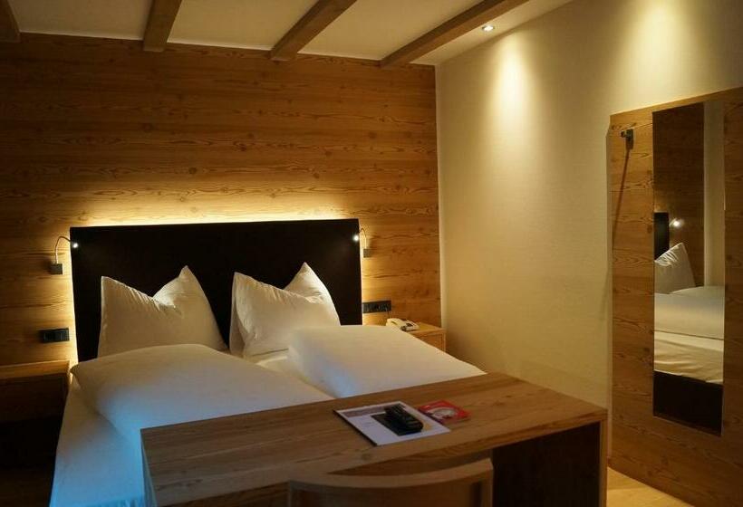 Номер Стандарт, Laurin