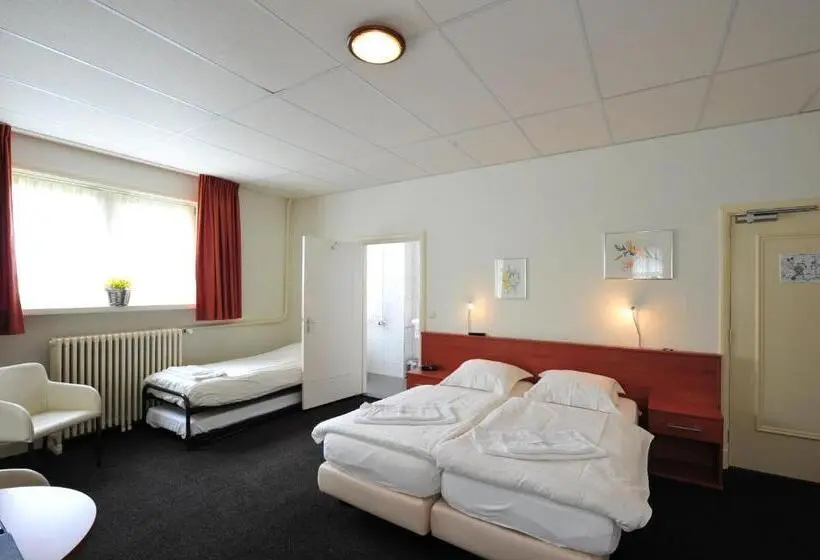 Standard Triple Room, T Streefkerkse Huis