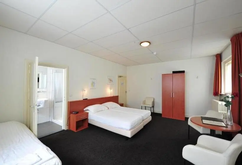 Standard Triple Room, T Streefkerkse Huis