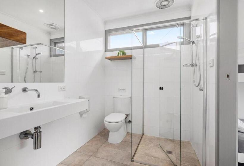 جناح عائلي, Moody's Motel