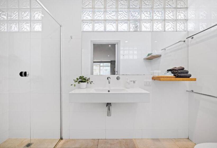 스탠다드 룸, Moody's Motel