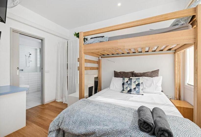 패밀리 스위트, Moody's Motel