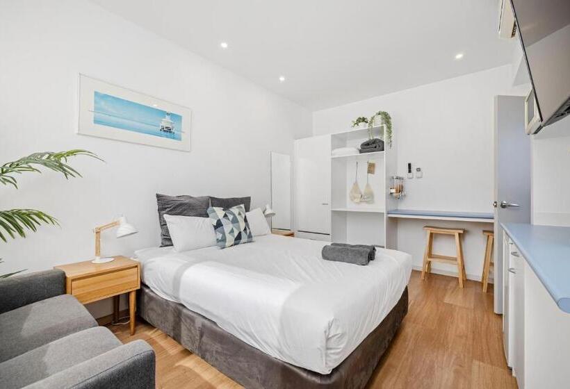 جناح عائلي, Moody's Motel