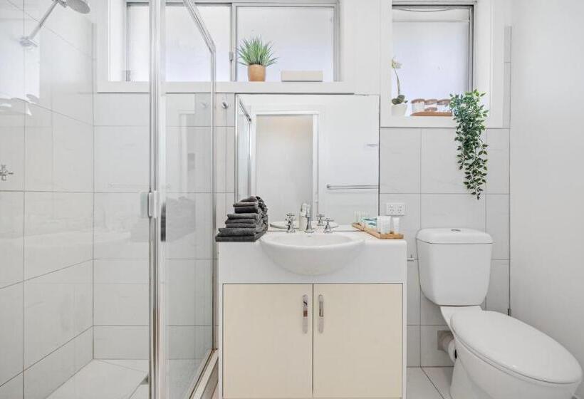 디럭스 스위트, Moody's Motel