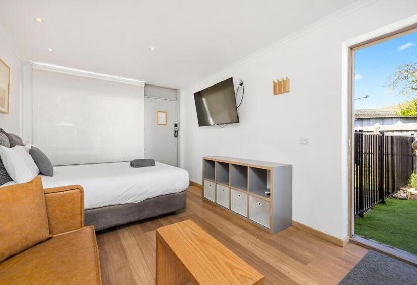 스탠다드 룸 퀸사이즈 침대, Moody's Motel