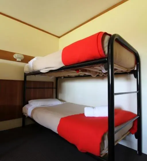 ルームシェアのワンベッド, Snowy Mountains Resort And Function Centre