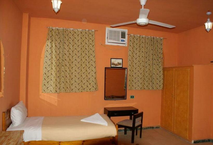 اتاق استاندارد یک نفره, Ramsess Hostel