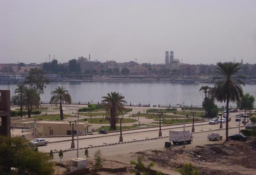 اتاق استاندارد یک نفره, Ramsess Hostel