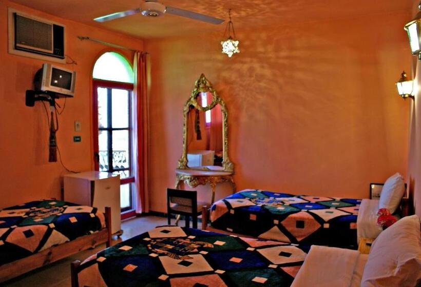 اتاق استاندارد سه نفره, Ramsess Hostel