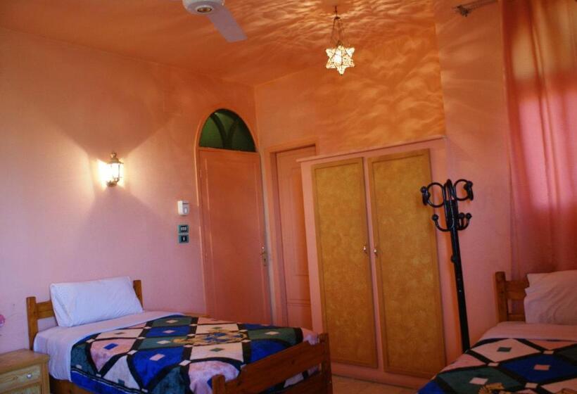 اتاق خانوادگی, Ramsess Hostel