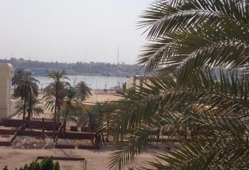 اتاق خانوادگی, Ramsess Hostel