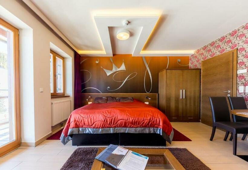 スタンダードスタジオ, Sissi Park