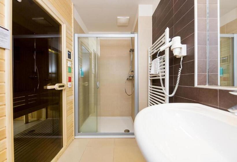 スーペリアスタジオ, Sissi Park