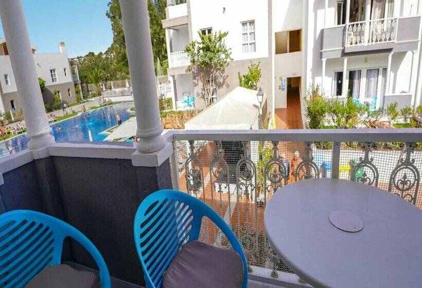 Апартаменты 1 Спальня Вид на Бассейн, Coral Compostela Beach Golf