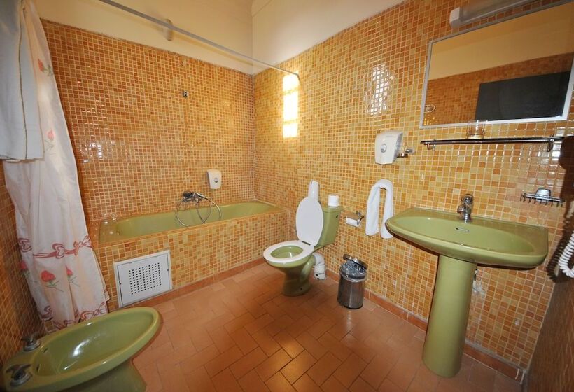 标准间, Al Jasira