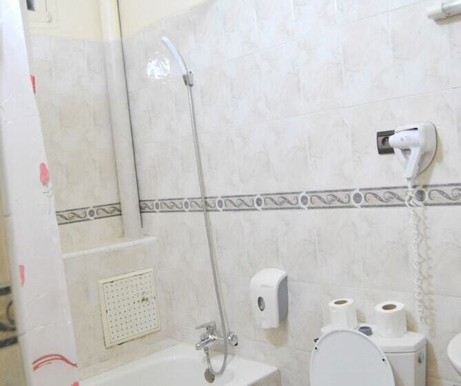 标准间, Al Jasira