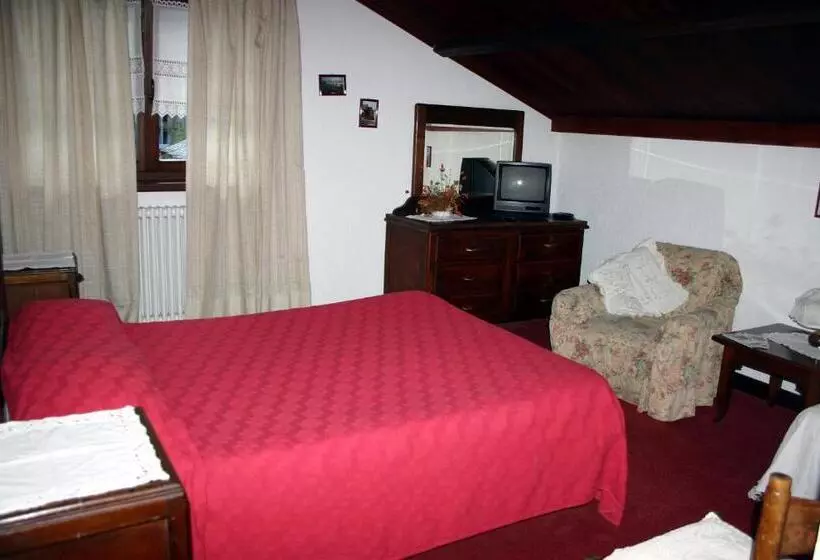 Standard Kolmen Hengen Huone, Albergo Martinet
