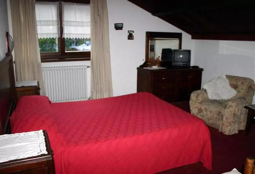 Standard Kolmen Hengen Huone, Albergo Martinet