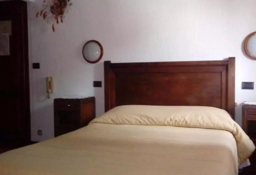 Standard Kolmen Hengen Huone, Albergo Martinet