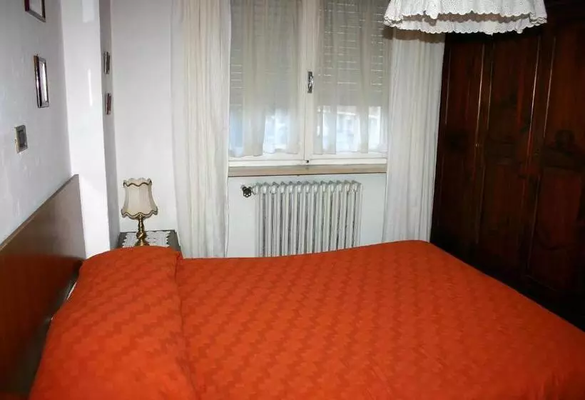 Standard Yhden Hengen Huone, Albergo Martinet