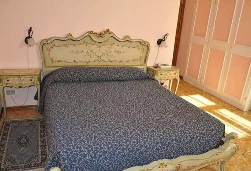 اتاق استاندارد, Albergo Parmigiano