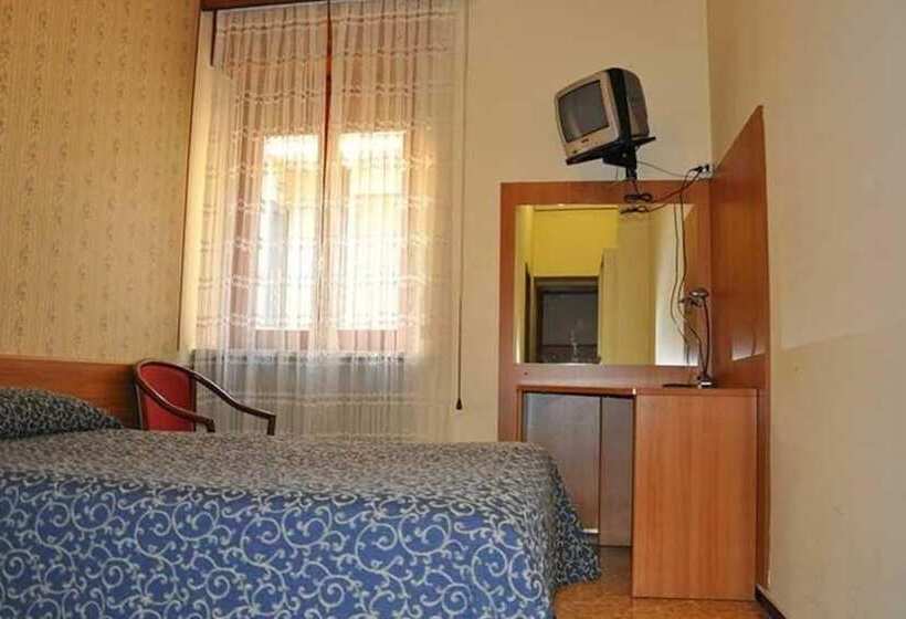 اتاق استاندارد یک نفره, Albergo Parmigiano