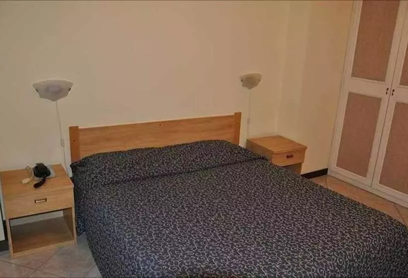 اتاق استاندارد یک نفره, Albergo Parmigiano