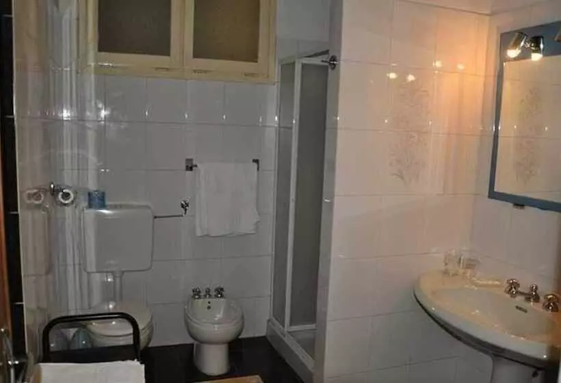 اتاق استاندارد سه نفره, Albergo Parmigiano