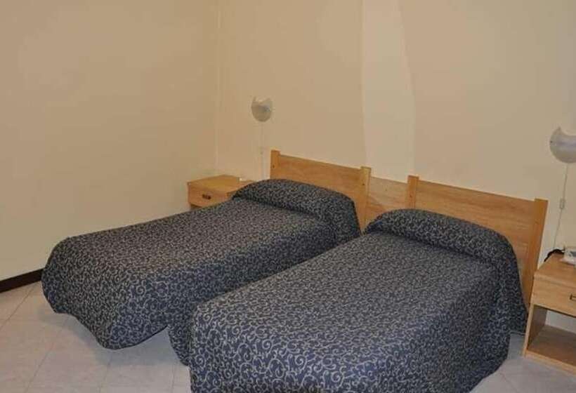 اتاق استاندارد سه نفره, Albergo Parmigiano