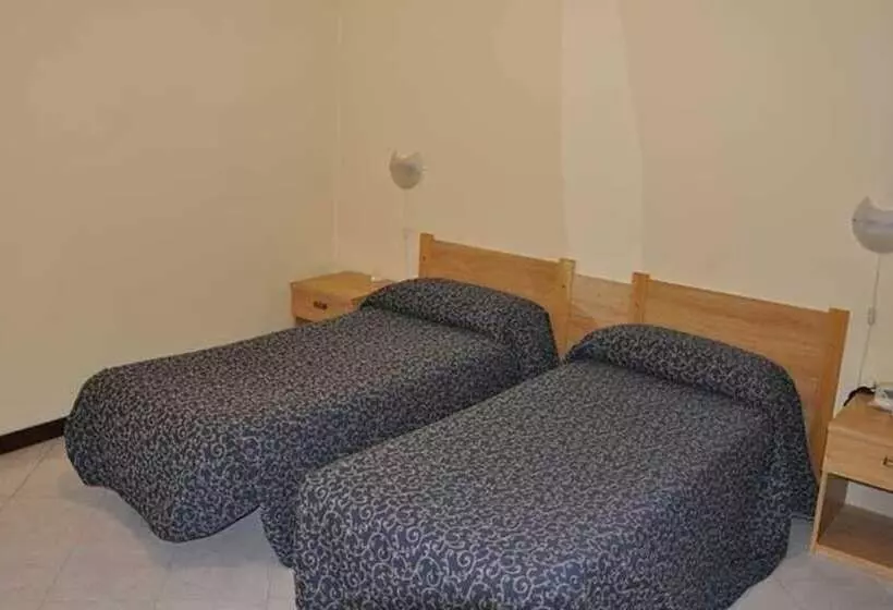 اتاق استاندارد سه نفره, Albergo Parmigiano