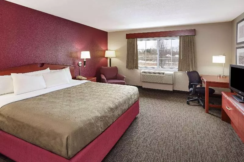 キングサイズベッドのスタンダードルーム, Americinn By Wyndham Douglas/saugatuck