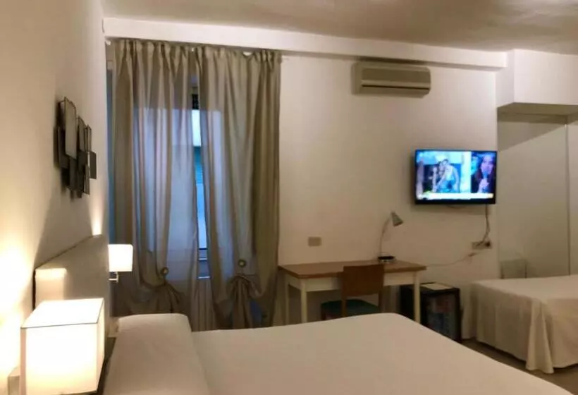 اتاق استاندارد سه نفره, Arcadia
