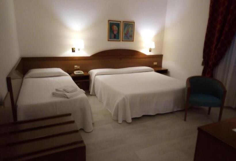 اتاق استاندارد سه نفره, Arcadia