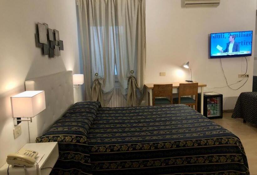 اتاق استاندارد سه نفره, Arcadia