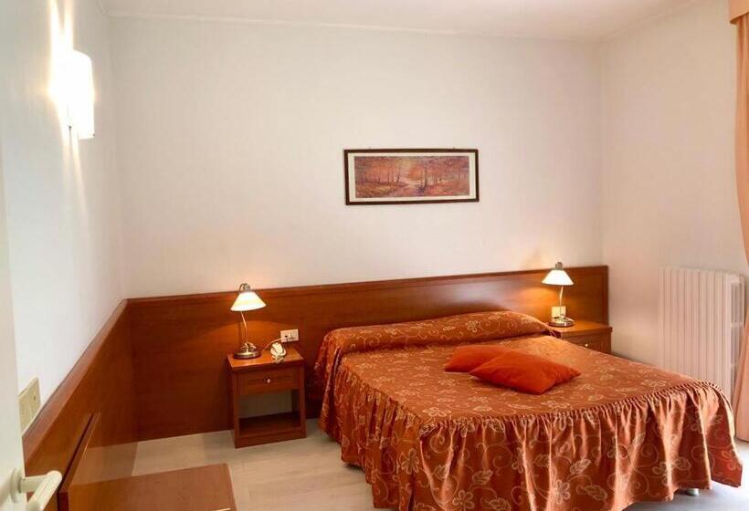 سوییت جونیور با بالکن, Arcadia