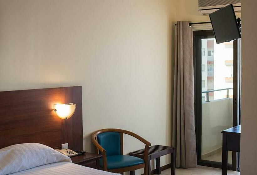 Quarto Estandar, Avenida Praia