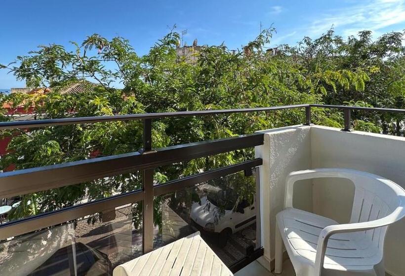 Quarto Estandar, Avenida Praia