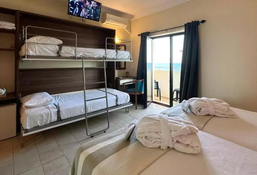 اتاق استاندارد چهار تخته با چشم‌انداز دریا, Avenida Praia