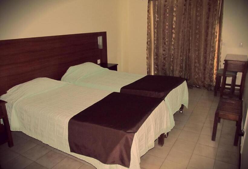 Quarto Estandar, Avenida Praia
