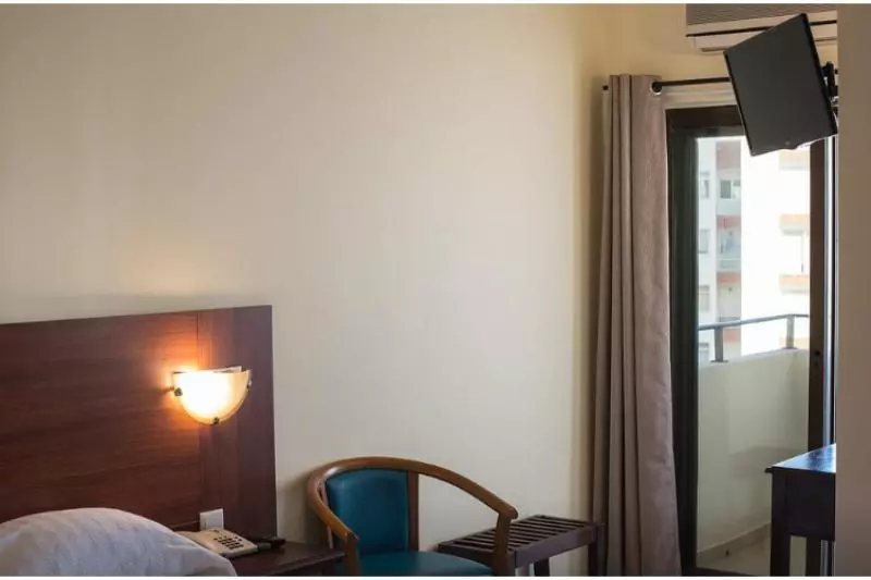 اتاق استاندارد سه نفره, Avenida Praia